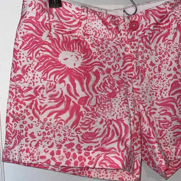 Lilly Pulitzer The Callahan Shorts Get Spotted Pink Lion design - Picture 2 of 9